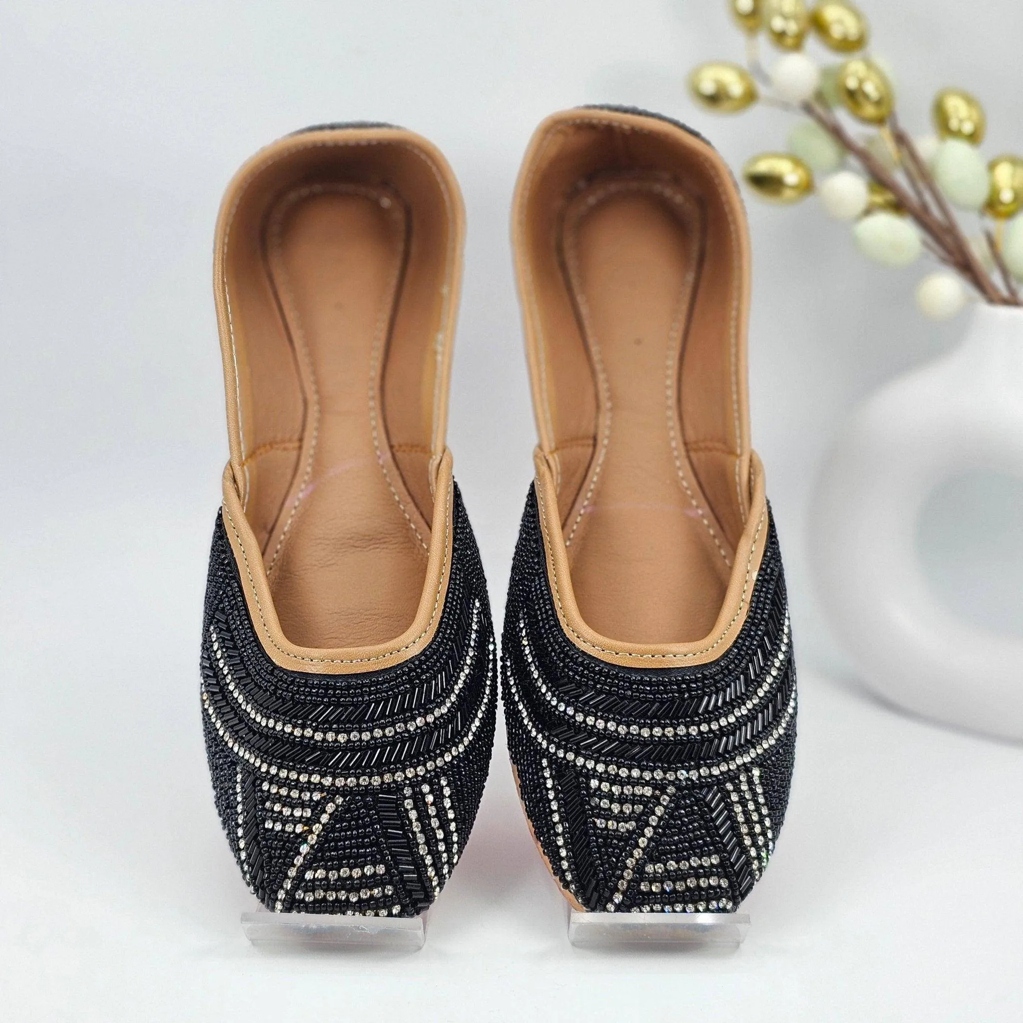 Nightingale Black Embroidered Juttis
