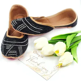 Nightingale Black Embroidered Juttis