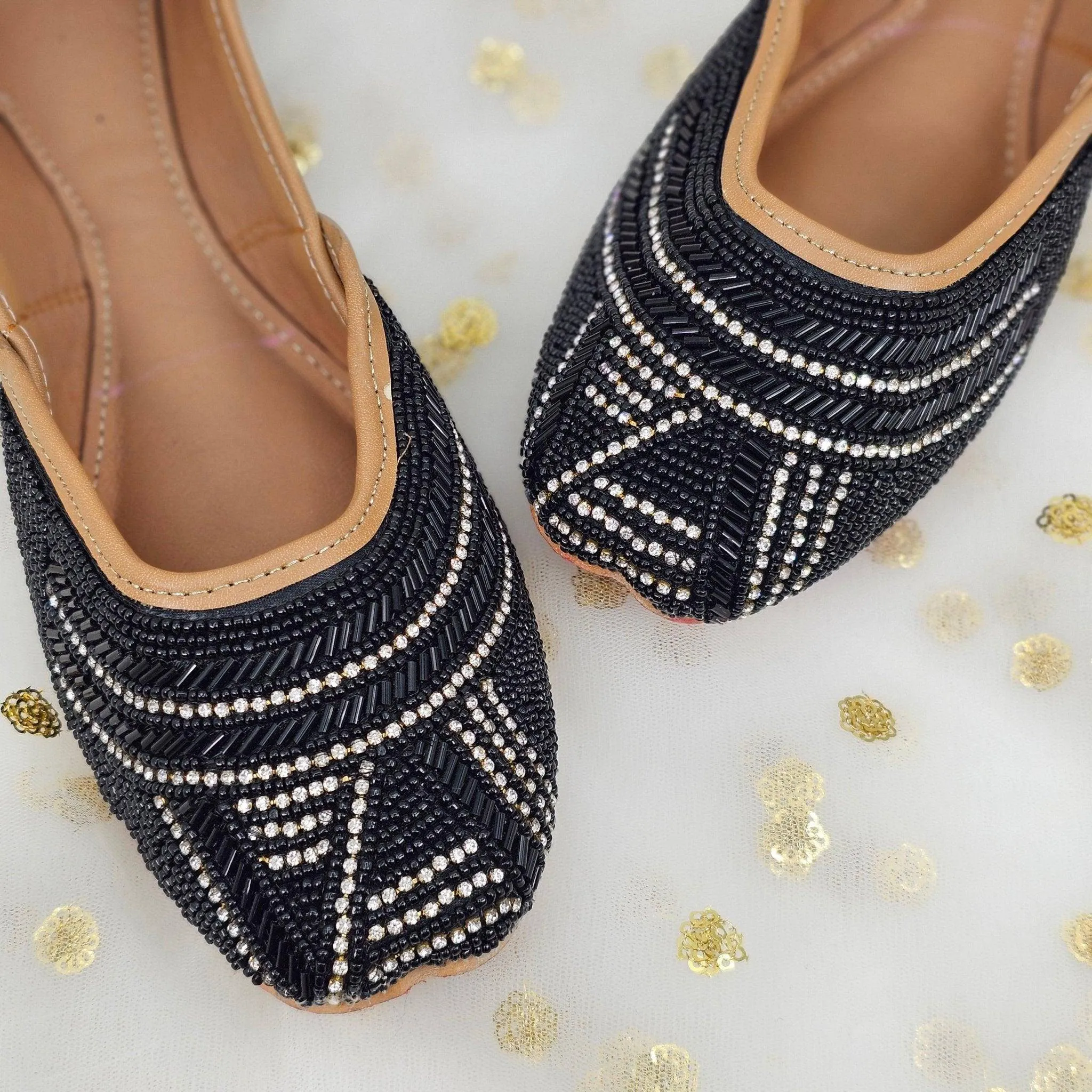 Nightingale Black Embroidered Juttis