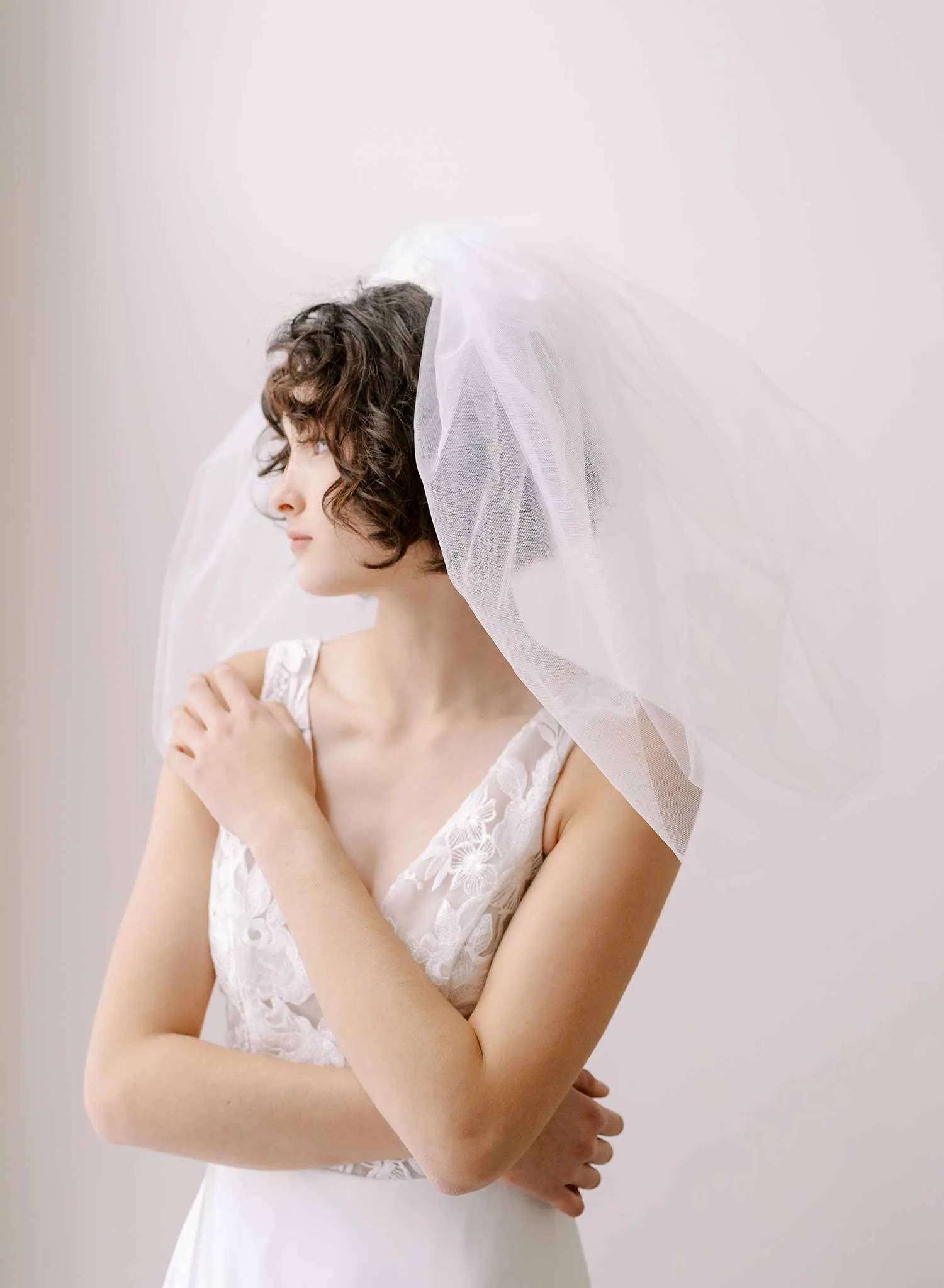 Voluminous short bubble veil - Style #2357
