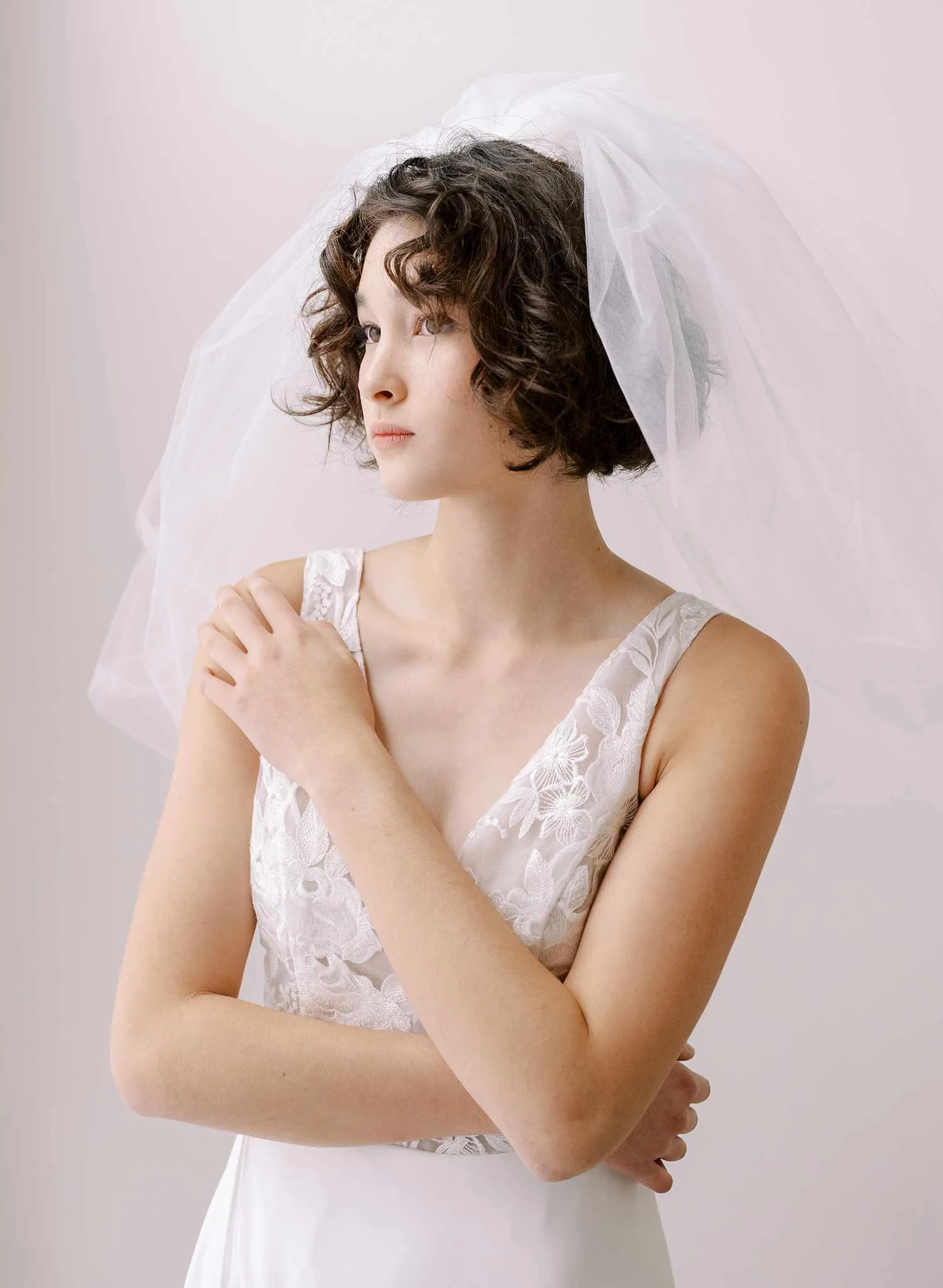Voluminous short bubble veil - Style #2357