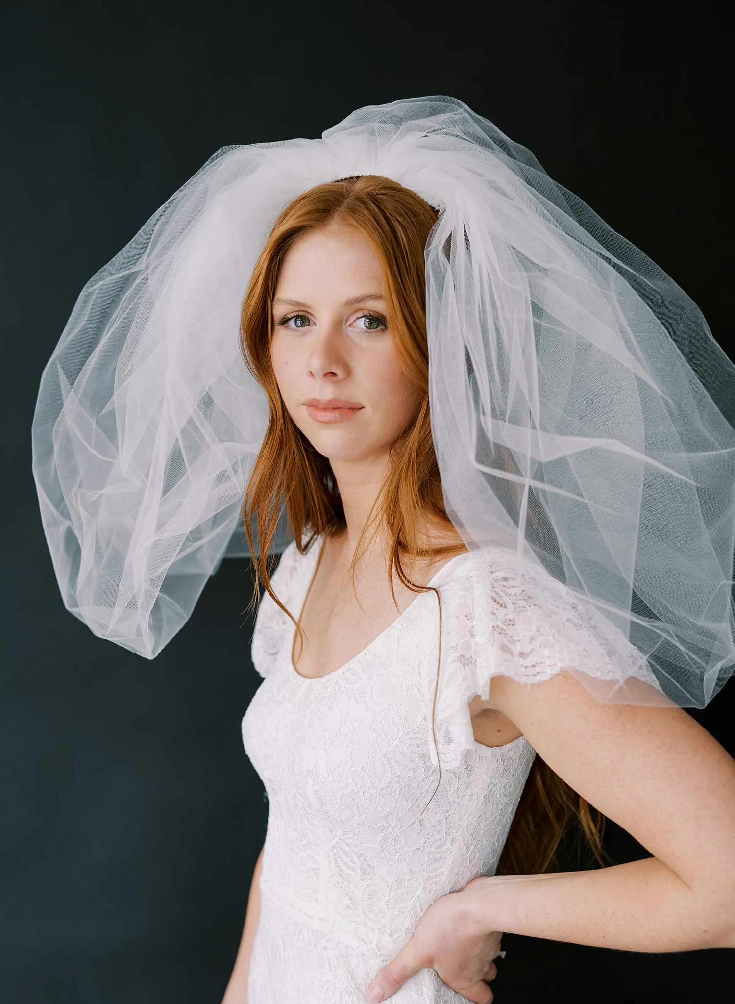 Voluminous short bubble veil - Style #2357